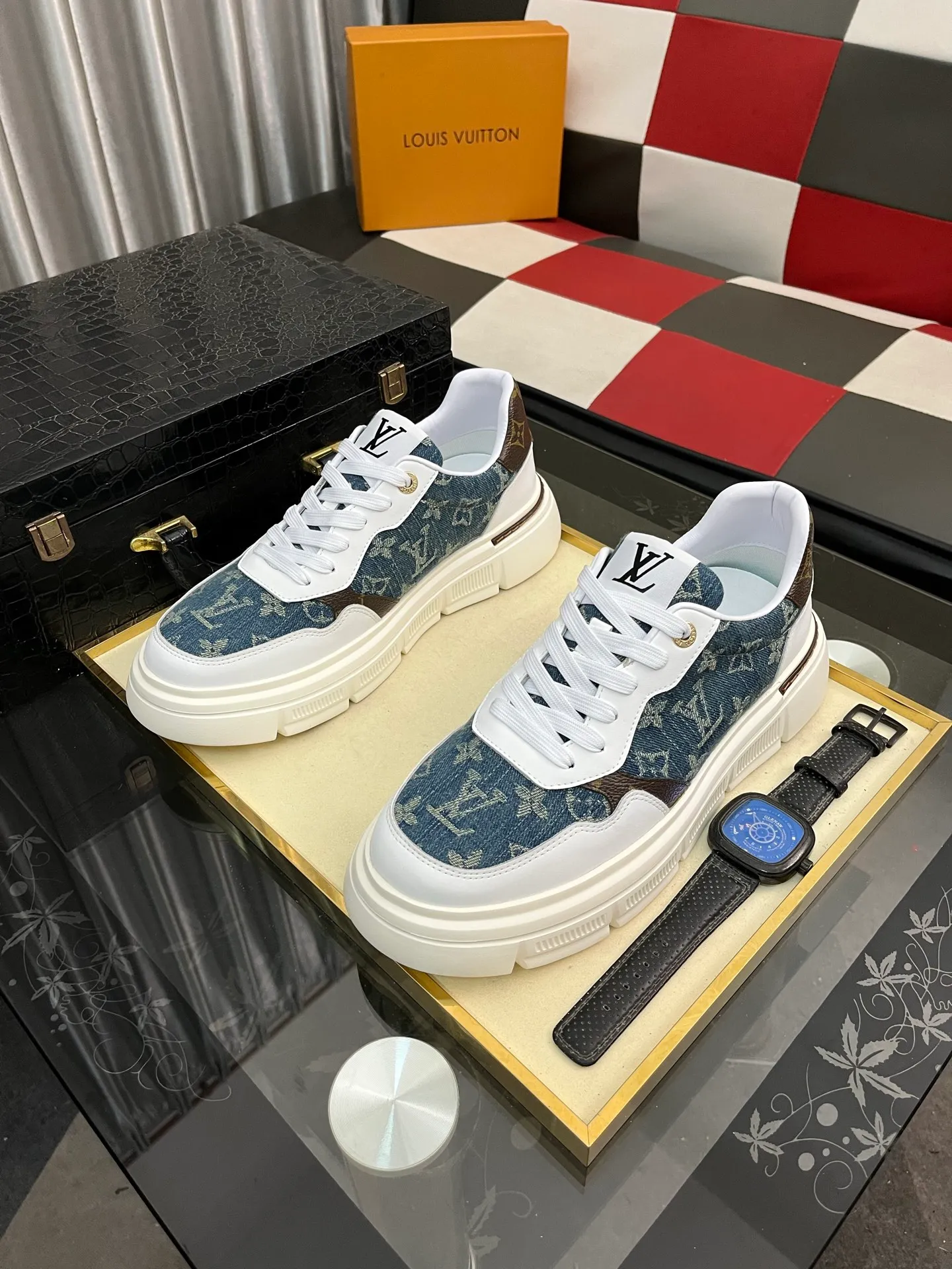Men's shoes💰420⌚️⌚️"LOUI* VUITTO*" popular men's casual shoes, genuine Italian development💯purchasing level quality✔️The upper is made of official website material first-layer cowhide, comfortable and soft sheepskin feet⚡️Fashionable and versatile. The toe last shape is firm and full, and the soles are made from LV original molds and can be moved in and out of the counter at will. Light and comfortable on the foot~purely handmade, details determine quality! Size:38-442️⃣Colors available